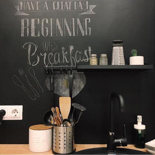 Небольшая кухня, площадь 5, 9 кв. 02