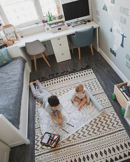 Совмещать в одном помещении отдых и работу не всегда полезно. 05