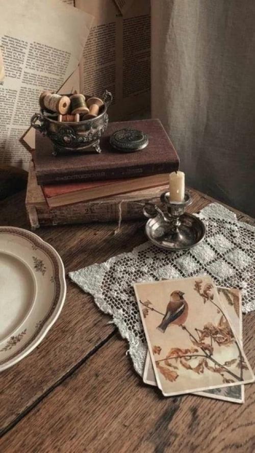 Лето, полдень, в доме прохлада и с улицы доносится шелест скошенной травы. 06