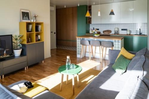 Трешка с зоной отдыха в эркере и кухней в коридоре. 04