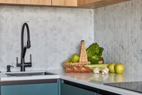 Зелёная кухня площадью: 23 кв. 02