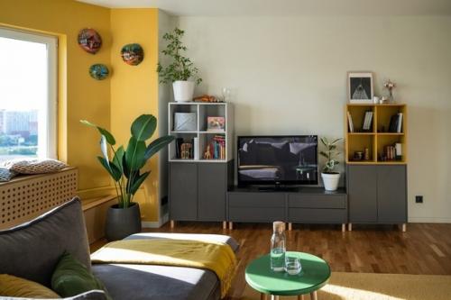 Трешка с зоной отдыха в эркере и кухней в коридоре. 01