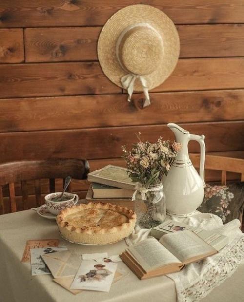 Лето, полдень, в доме прохлада и с улицы доносится шелест скошенной травы. 05