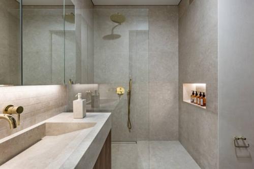 В этом проекте главным заказчиком стал муж - именно он задал направление будущему интерьеру. 05