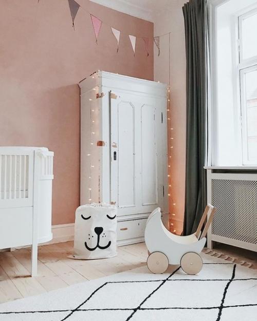 Пыльнo - розoвый oчень крaсивый цвeт в интерьeрах! 05