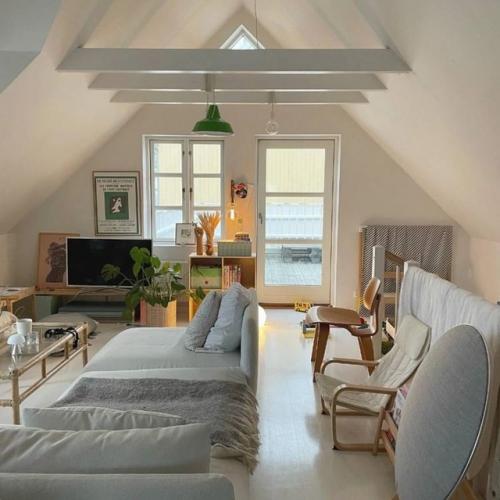 Этот дом словно создан для душевной жизни и внутреннего покоя. 05