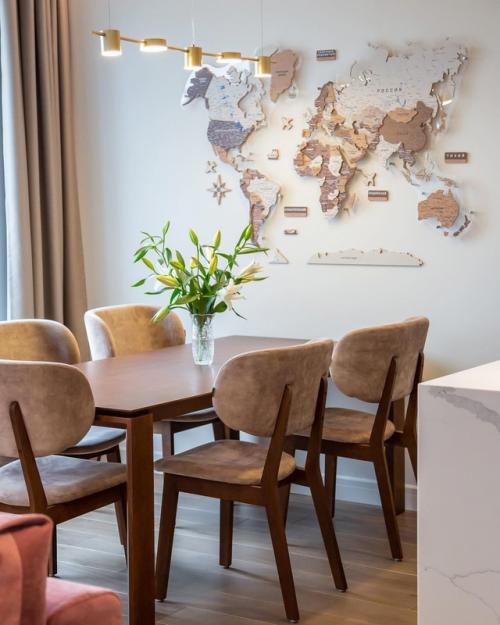 Это не просто кухня - гостиная - это пространство, где цвет становится настроением. 03