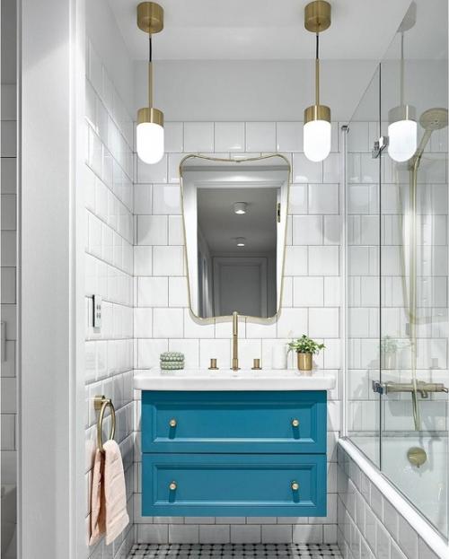 Светлый интерьер с голубыми акцентами. 02