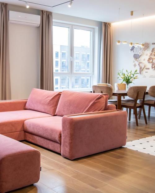 Это не просто кухня - гостиная - это пространство, где цвет становится настроением. 04