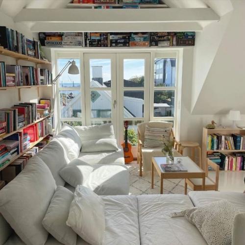 Этот дом словно создан для душевной жизни и внутреннего покоя. 01