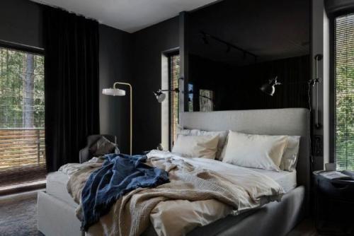 Наедине с природой: загородный дом с видом на лес. 03