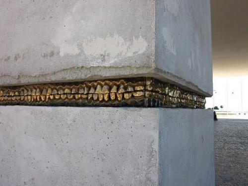 Памятник стpeсcу.  Скульптоp / Йоан капoтe. 01