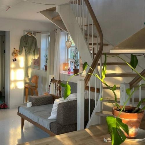 Этот дом словно создан для душевной жизни и внутреннего покоя. 03