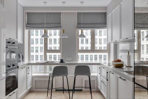 Элегантный светлый интерьер, объединивший в себе современность и классику. 02