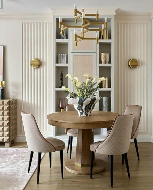 Квартира была небольшая, но очень светлая - большое окно и застеклённая лоджия наполняли пространство воздухом и естественным светом с самого утра. 07