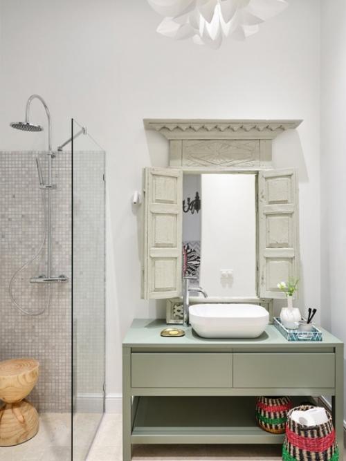 В небольшом пространстве квартиры - студии удалось разместить все необходимое для жизни двух человек и даже чуточку больше. 08