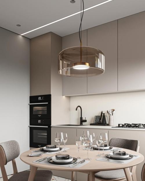 Приятное сочетание цветов без лишних деталей, а также много света, как естественного, так и искусственного, что делает квартиру более просторней. 02