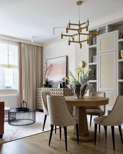 Квартира была небольшая, но очень светлая - большое окно и застеклённая лоджия наполняли пространство воздухом и естественным светом с самого утра. 06