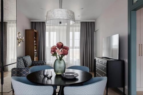 Элегантный светлый интерьер, объединивший в себе современность и классику. 01