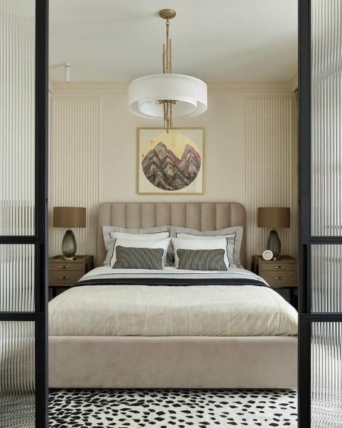 Квартира была небольшая, но очень светлая - большое окно и застеклённая лоджия наполняли пространство воздухом и естественным светом с самого утра. 04