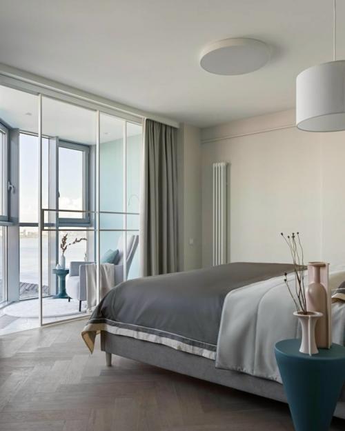 На 90 квадратных метрах дизайнеру удалось создать пространство, наполненное светом, лёгкостью и уютом. 09