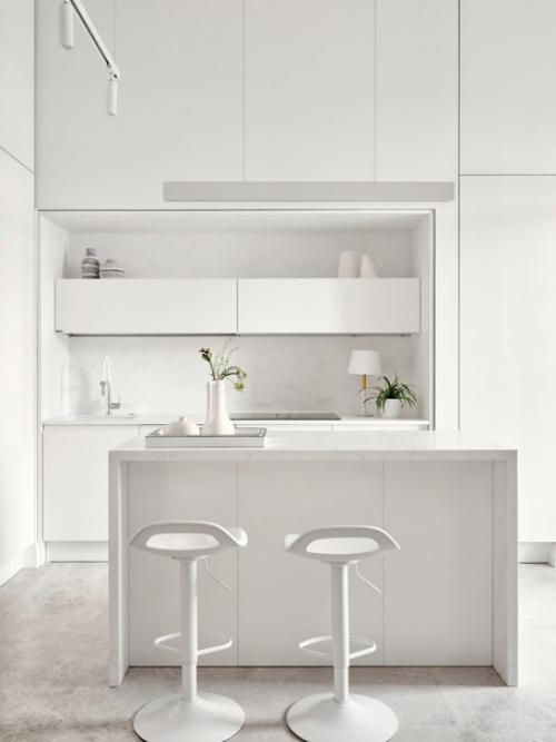 В небольшом пространстве квартиры - студии удалось разместить все необходимое для жизни двух человек и даже чуточку больше.