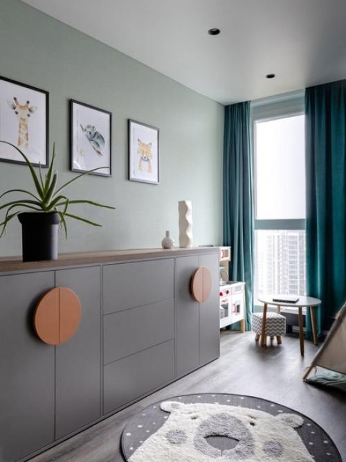 Трехкомнатная квартира с очень красивой цветовой палитрой и хорошими решениями по организации быта. 02