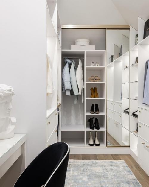 Светлый интерьер с личным пространством для каждого. 08