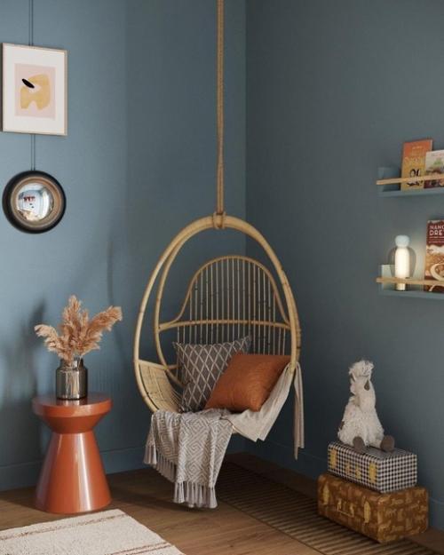 Атмосферный интерьер спальни с необычными деталями. 04