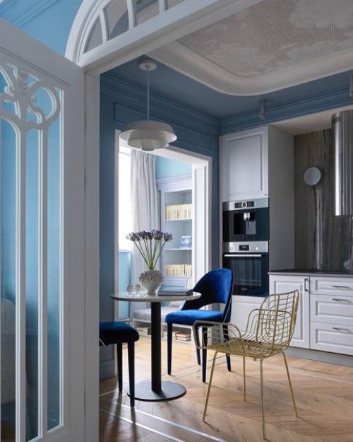 Дизайн в небесно-голубых оттенках.