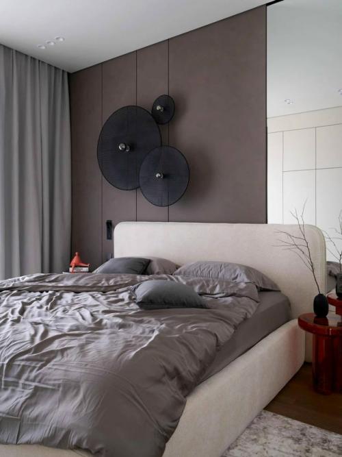 Квартира для студента, в которой лаконичность стала идеальным фоном для яркого, творческого характера будущего актёра. 03