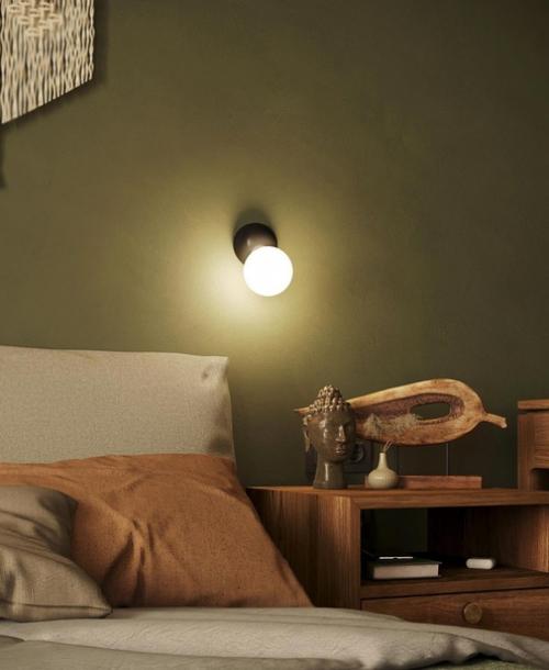 Спальня в теплой успокаивающей оливке.