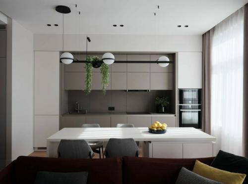 Практичность и минимализм с яркими акцентами - основа этого продуманного интерьера, созданного для комфортной повседневной жизни. 02