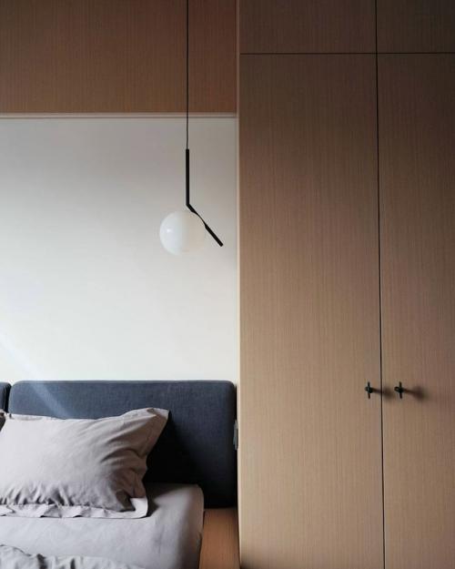 Практичность и минимализм с яркими акцентами - основа этого продуманного интерьера, созданного для комфортной повседневной жизни. 09