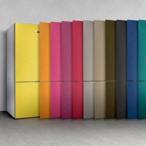Цветной холодильник.  У Bosch есть интересный холодильник со сменными панелями для дверей, которые легко снимаются и меняются, цвета на любой вкус. 01