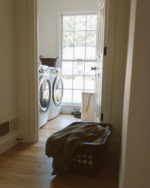 Такой интерьер создаёт ощущение тепла и гармонии. 03