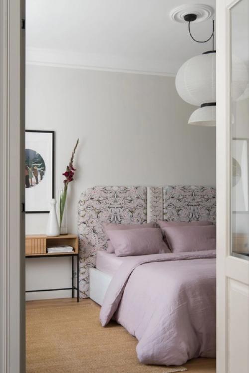 Кровать с ярким изголовьем. 02