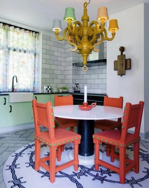 Очень яркие цвета надоедают быстро. 03