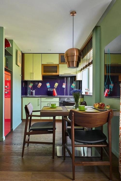 Очень яркие цвета надоедают быстро.