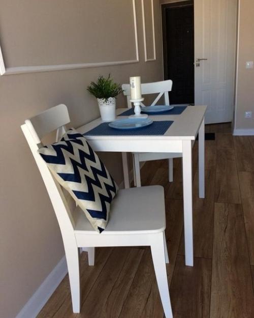 На яркие кухонные фасады решились. 05