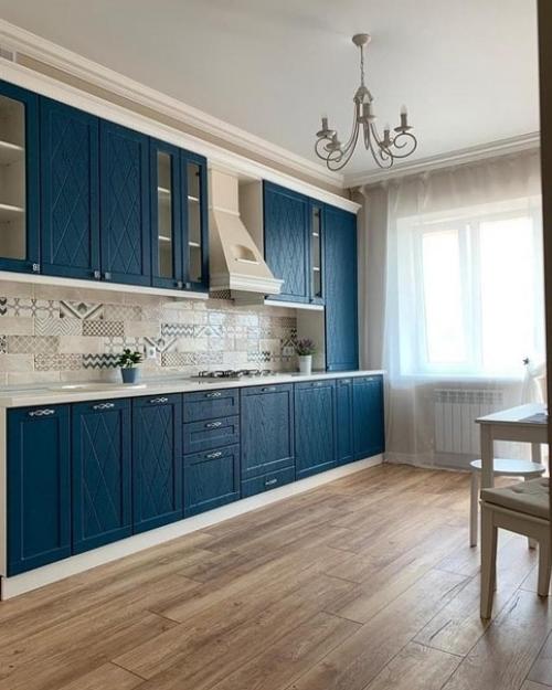 На яркие кухонные фасады решились.  