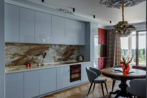 Этот интерьер - настоящее произведение искусства, в котором каждая деталь имеет свой характер и историю. 08