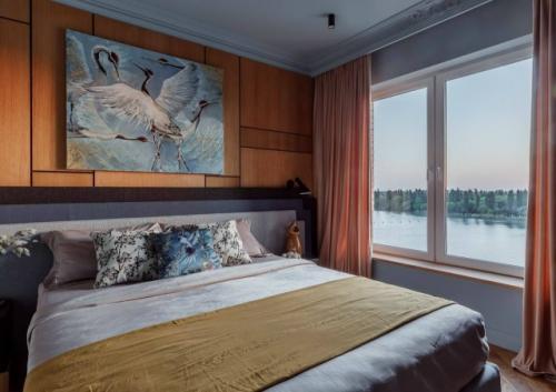 Этот интерьер - настоящее произведение искусства, в котором каждая деталь имеет свой характер и историю. 02