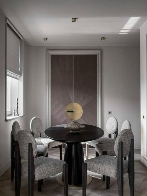 Пример того, как продуманность и спокойная эстетика могут создать по-настоящему семейную атмосферу. 03