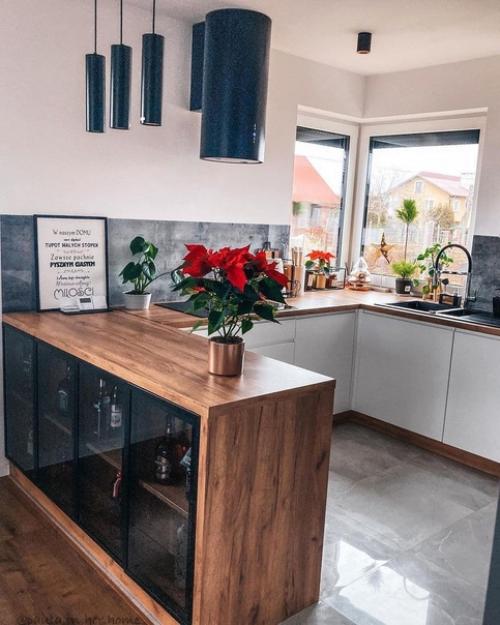 Стильная кухня - гостиная в сочных тонах. 01