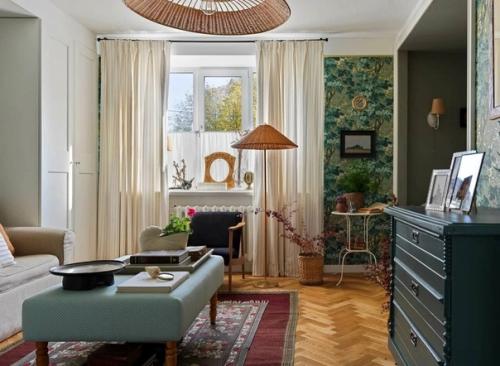 Эклектичный интерьер - это искусственное смешение стилей, подчиненное общей идее.