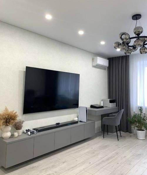 Уютная квартира, оформленная в спокойной нейтральной палитре, создаёт ощущение гармонии и продуманного комфорта. 07