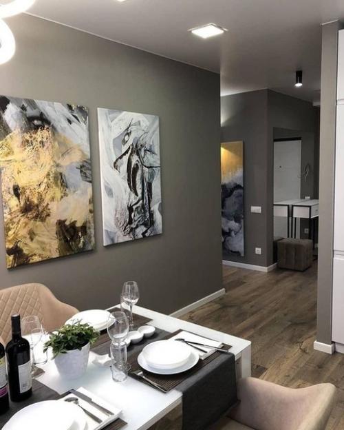 Очень круто!  Сдержанно и в то же время яркие пятна оживляют) не напрягает глаз. 01