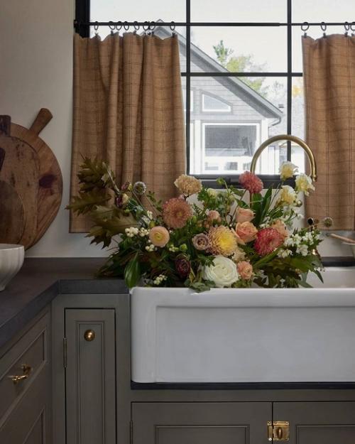 Натуральный камень, дерево и красивые виды из окна. 01