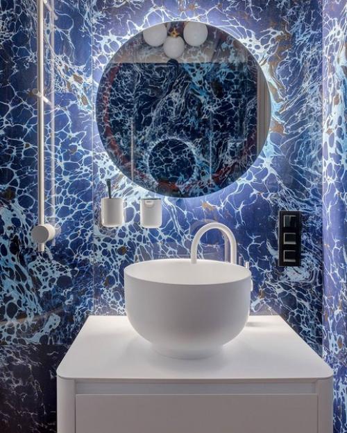 Именно яркие акценты и декор сделали интерьер этой квартиры стильным и необычным. 05